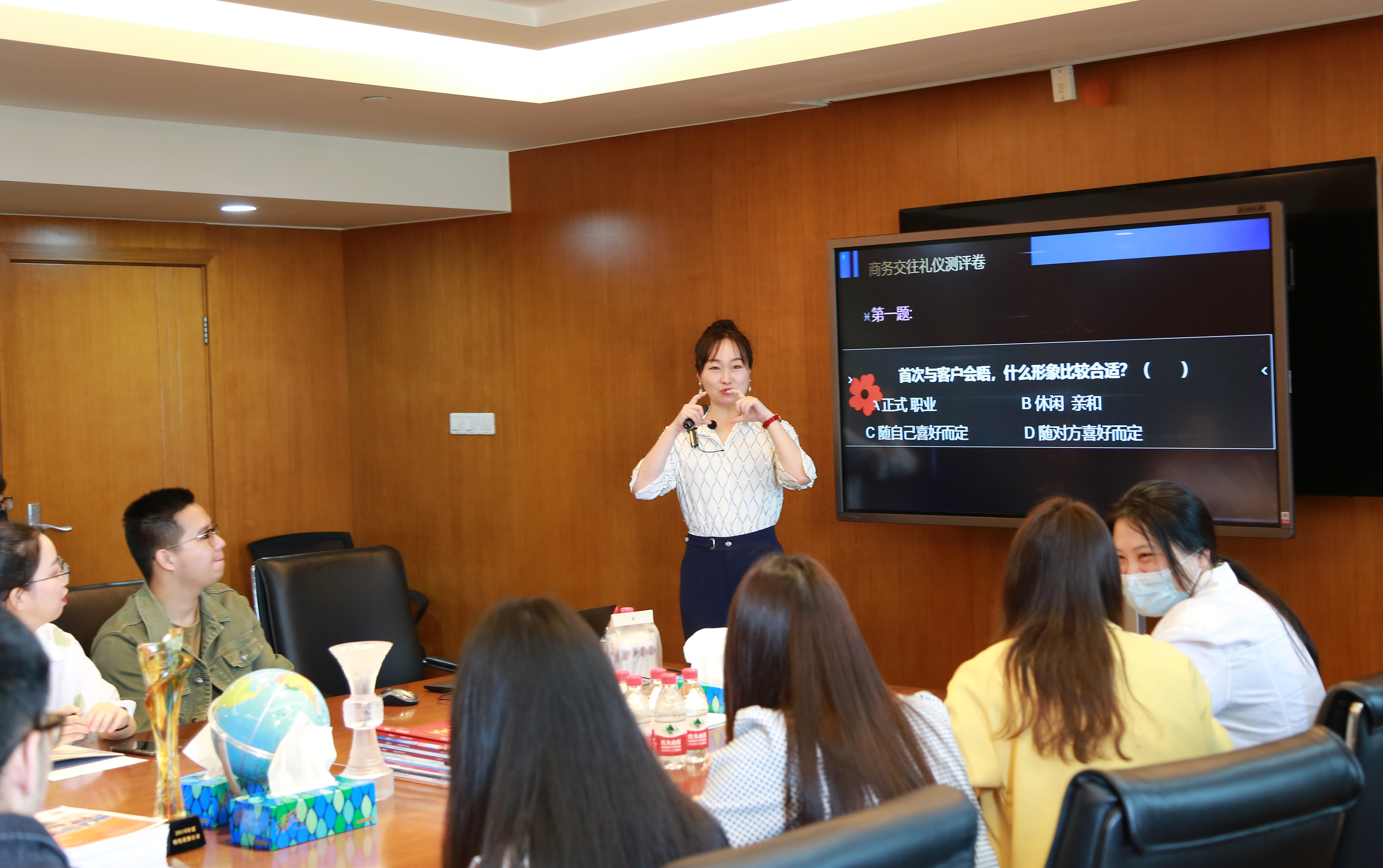 寧興貿易集團舉辦商務禮儀專題講座
