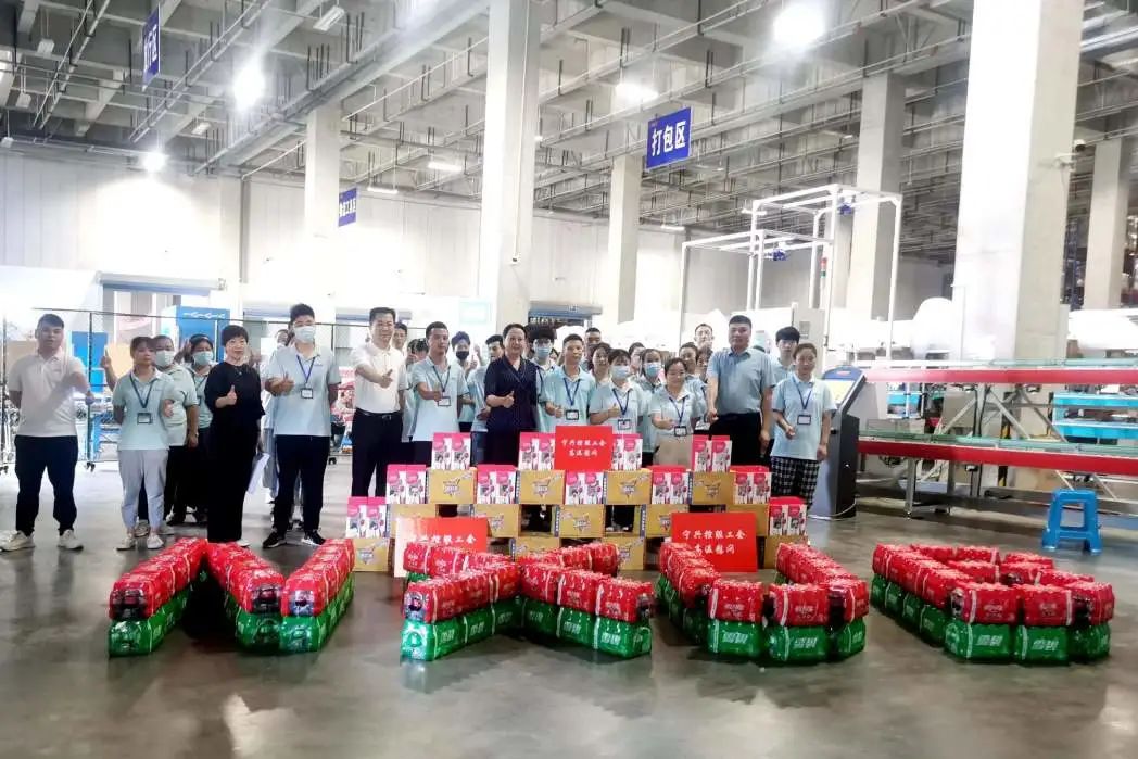 戰(zhàn)高溫 送關(guān)懷 鼓干勁——控股公司領(lǐng)導(dǎo)慰問(wèn)一線員工