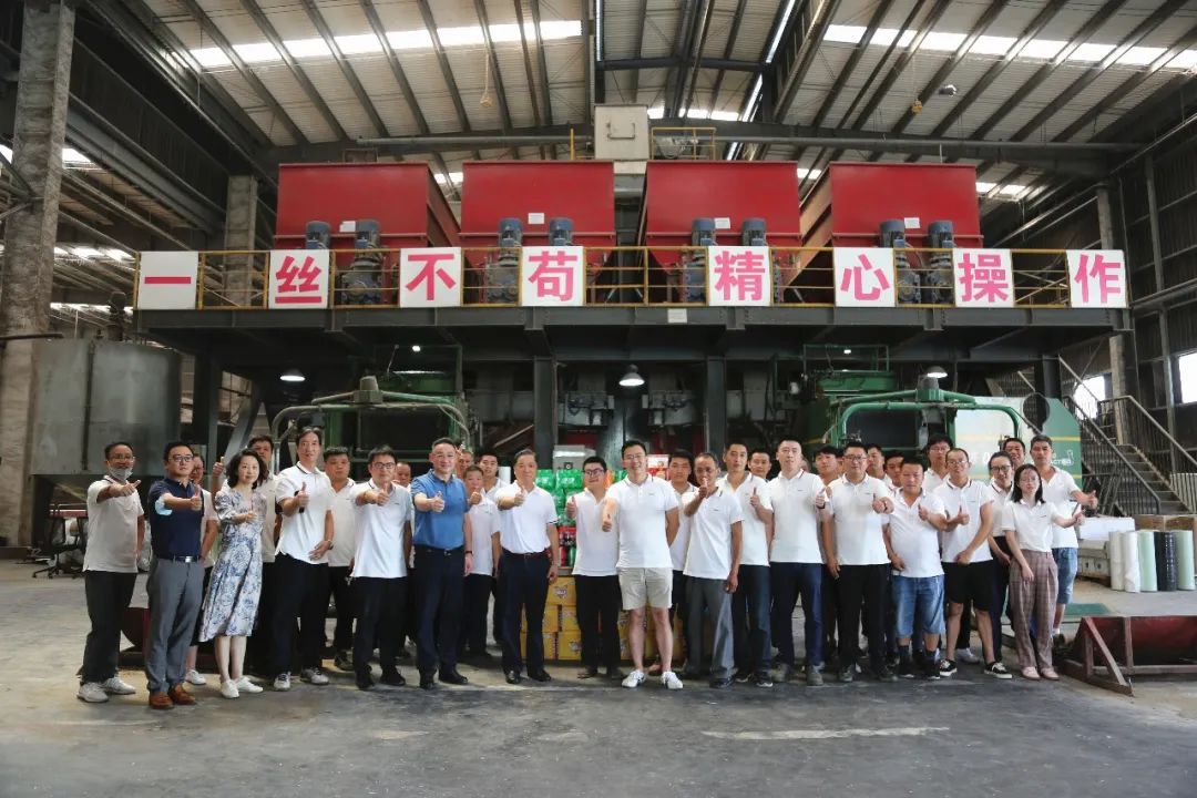 戰(zhàn)高溫 送關(guān)懷 鼓干勁——控股公司領(lǐng)導(dǎo)慰問(wèn)一線員工