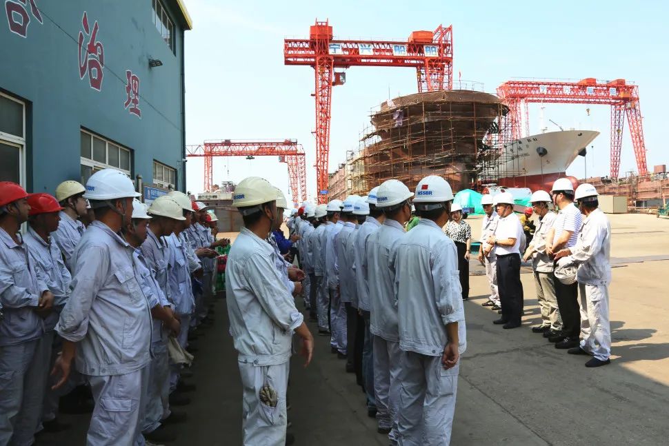 戰(zhàn)高溫 送關(guān)懷 鼓干勁——控股公司領(lǐng)導(dǎo)慰問(wèn)一線員工